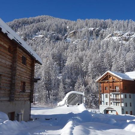 Skis Aux Pieds Dans Un Appartement Cosy Au Coeur Du Queyras โมลีนส์-ออง-กีราส ภายนอก รูปภาพ